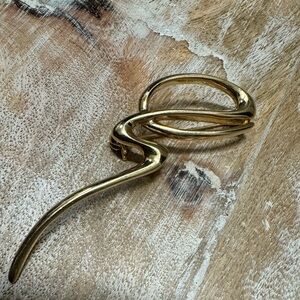 LR vintage brooch gold tone